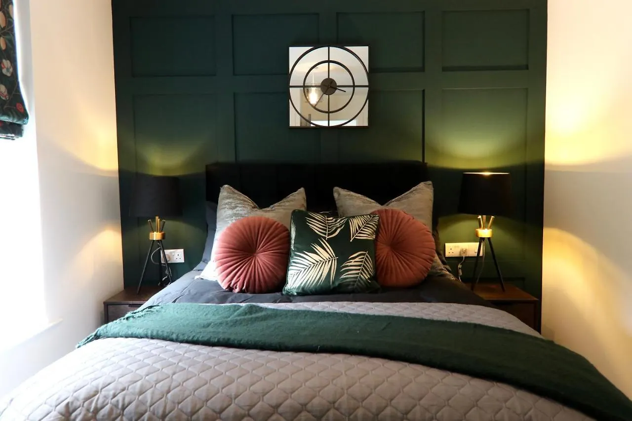 Boutique 5 Bed Home On Birdwell Road - Free Parking Sheffield