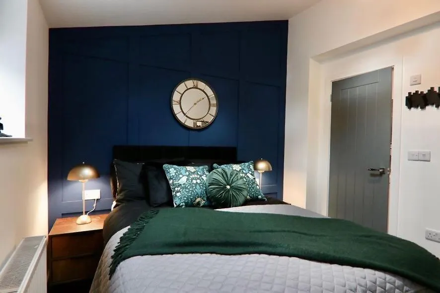 Boutique 5 Bed Home On Birdwell Road - Free Parking Sheffield