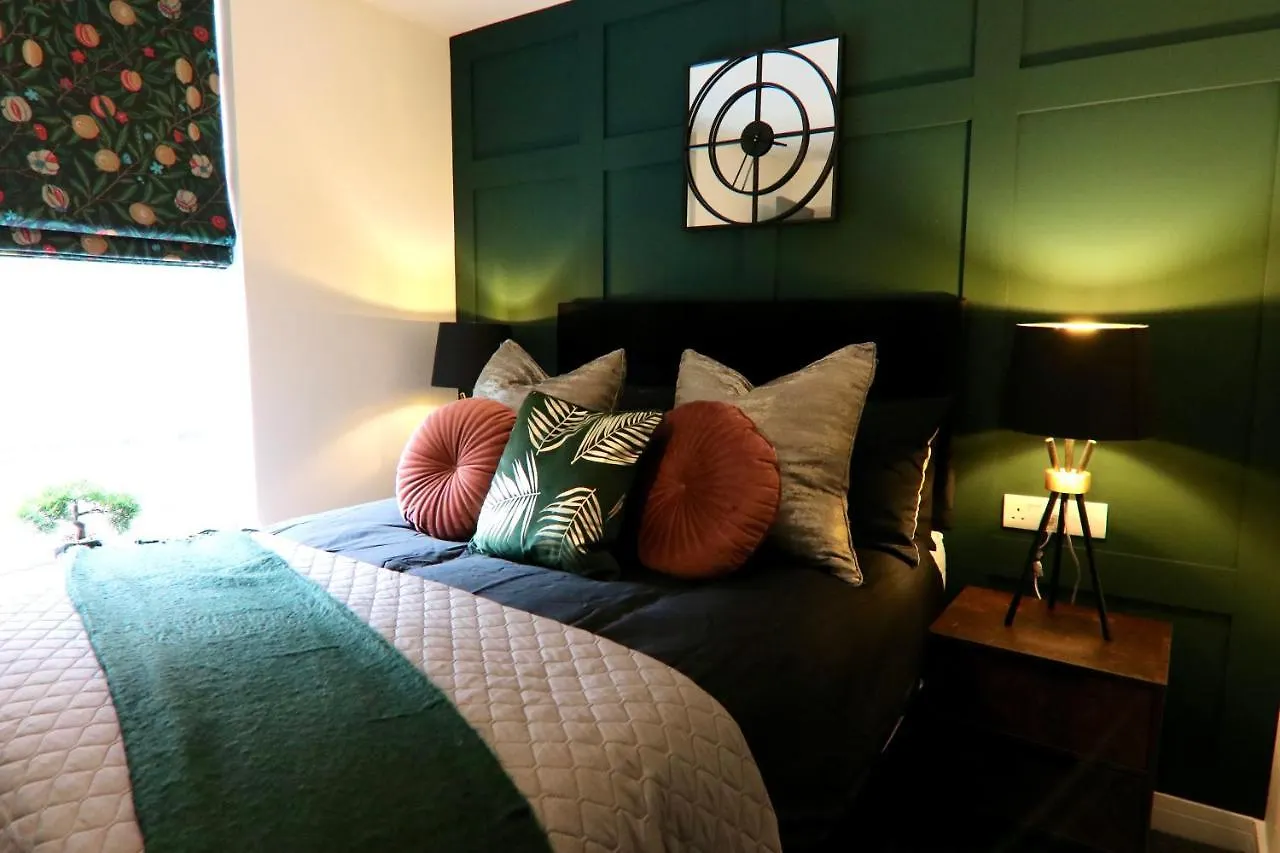 Boutique 5 Bed Home On Birdwell Road - Free Parking Sheffield