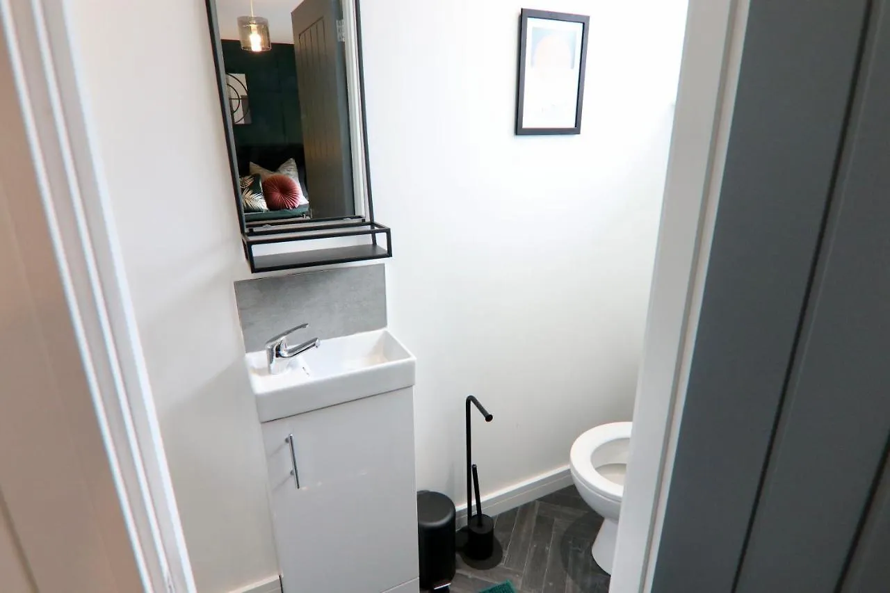 Boutique 5 Bed Home On Birdwell Road - Free Parking Sheffield